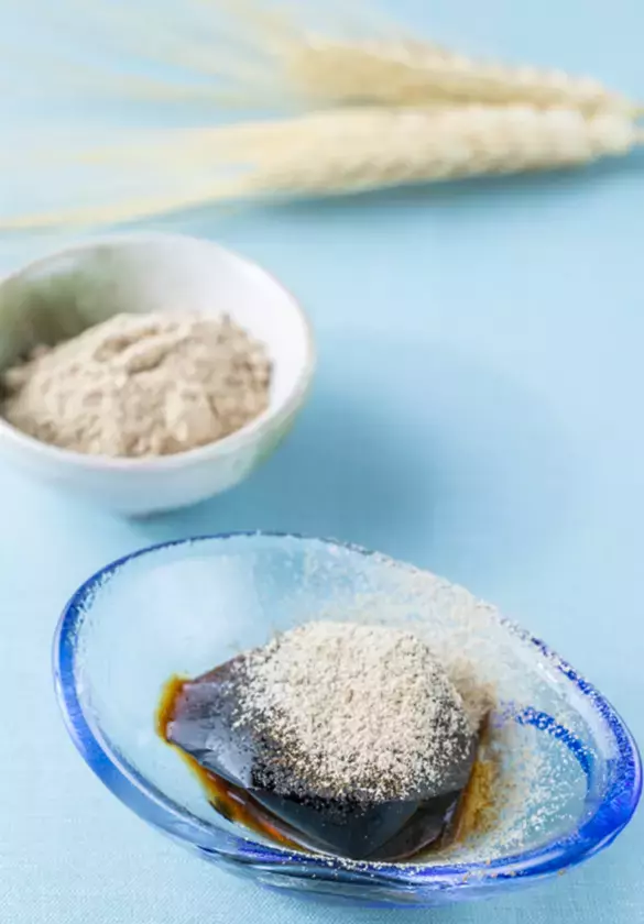 毎年大人気！「熱海・黒麦まんじゅう本舗」より熱海の縁起物「麦こがし」をかけて味わう、つるんとコクのある黒みつゼリー「みずくろ」季節限定で発売！