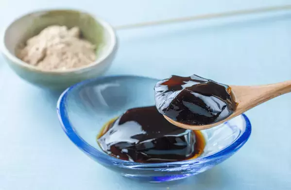 毎年大人気！「熱海・黒麦まんじゅう本舗」より熱海の縁起物「麦こがし」をかけて味わう、つるんとコクのある黒みつゼリー「みずくろ」季節限定で発売！