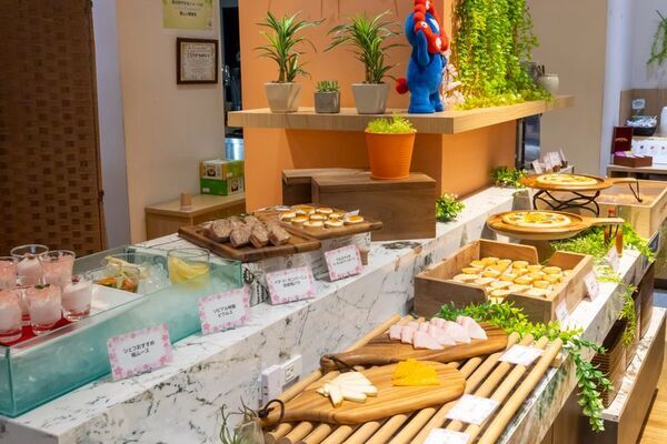 ホテルソビアル 大阪 ドーム前、「世界を旅する」ランチビュッフェを月1回の限定開催