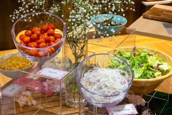 ホテルソビアル 大阪 ドーム前、「世界を旅する」ランチビュッフェを月1回の限定開催