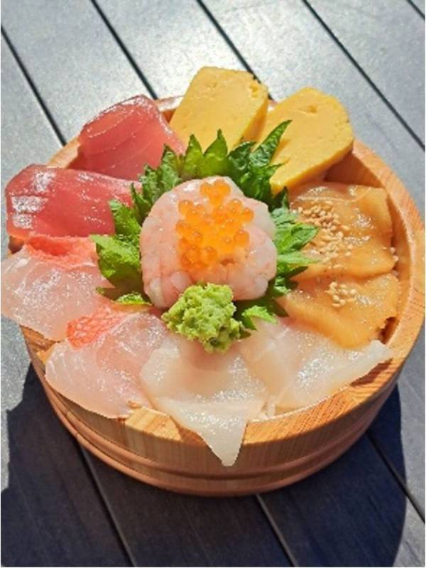 ＼総重量2.1kg、全長65cmの船盛海鮮丼登場！／ 駿河湾沼津サービスエリア上り線内「おさかな丼屋 とと丸食堂」でGW特別セットメニューの販売を4月26日(土)より開催