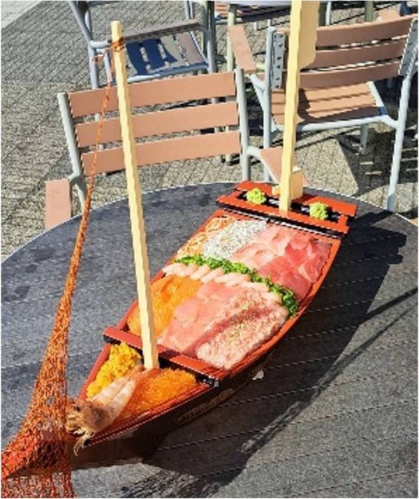 ＼総重量2.1kg、全長65cmの船盛海鮮丼登場！／ 駿河湾沼津サービスエリア上り線内「おさかな丼屋 とと丸食堂」でGW特別セットメニューの販売を4月26日(土)より開催