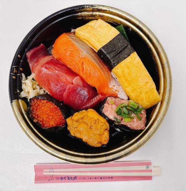 ＼2025GW限定メガまぐろ祭り／NEOPASA駿河湾沼津下り線　海鮮丼テイクアウトコーナー「おさかな丼屋 とと丸」にて4/26(土)～5/6(祝)　メガ盛りメニュー期間限定販売