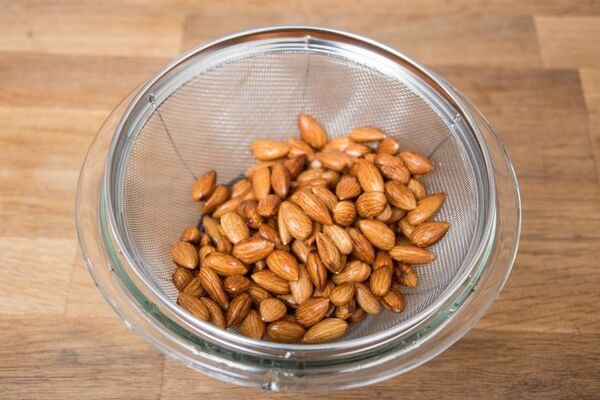 研究会オリジナルアーモンドミルクレシピをリニューアル！アーモンドのパワーで疲れた体に元気をチャージ