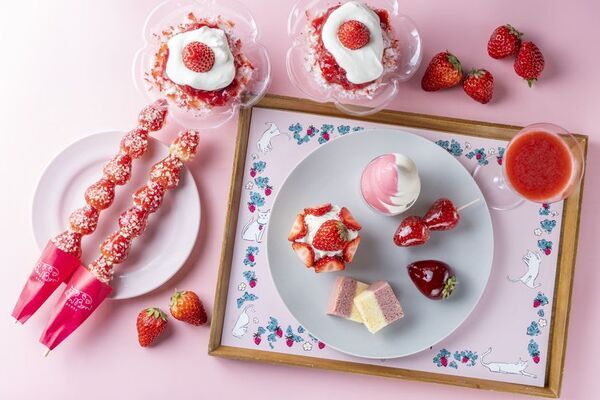 熱海の“ビル一棟まるごと”いちごスイーツ専門店より昨年9,000食以上売れた大好評のかき氷が4/25(金)からますます爽やかにリニューアルして登場！さらに4/26(土)より6種のスイーツプレートなど6周年の記念イベントも開催！