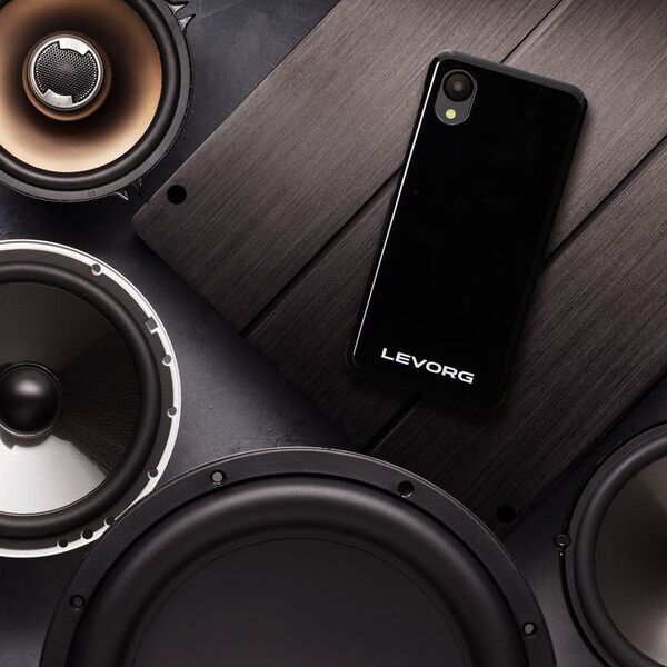 スバル『LEVORG』の実車カラーを再現したスマートフォンケースを発売！