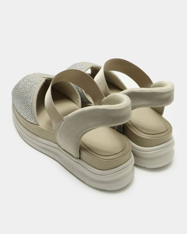 足にやさしい靴「fitfit(フィットフィット)」から手を使わずに立ったまま1秒で履ける「ハンズフリーサンダル」新発売