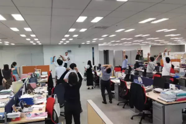 プロフェッショナル人材を企業様へ斡旋するサービス「Asuemi Biz」においてグループインストラクター提供レッスンが30,000本を突破！