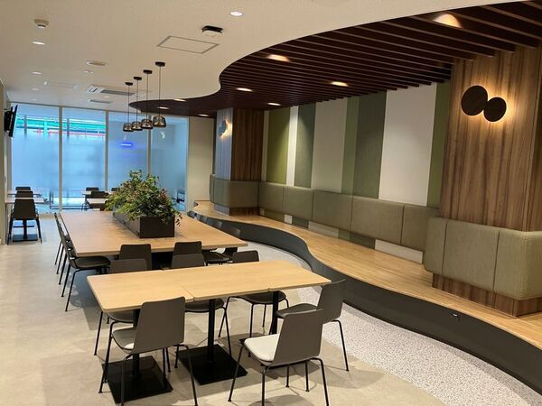 生産能力増強に向け、環境配慮型の医薬品新工場が小田原に竣工