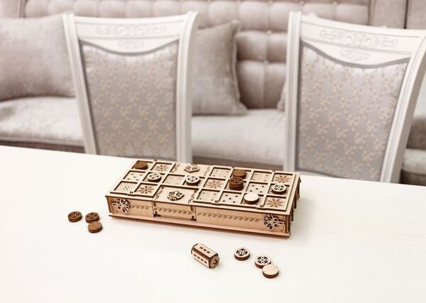 ツタンカーメンも遊んだスゴロク！？古代ボードゲームを組み立てて遊べる木製キット「ウル＆セネト」がMakuakeにて4月27日より先行販売開始！