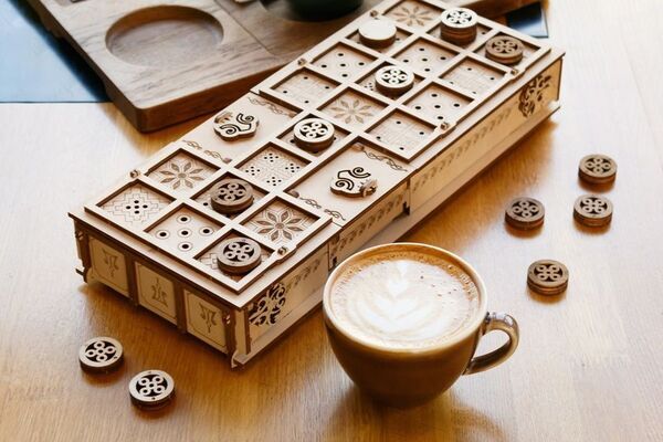 ツタンカーメンも遊んだスゴロク！？古代ボードゲームを組み立てて遊べる木製キット「ウル＆セネト」がMakuakeにて4月27日より先行販売開始！