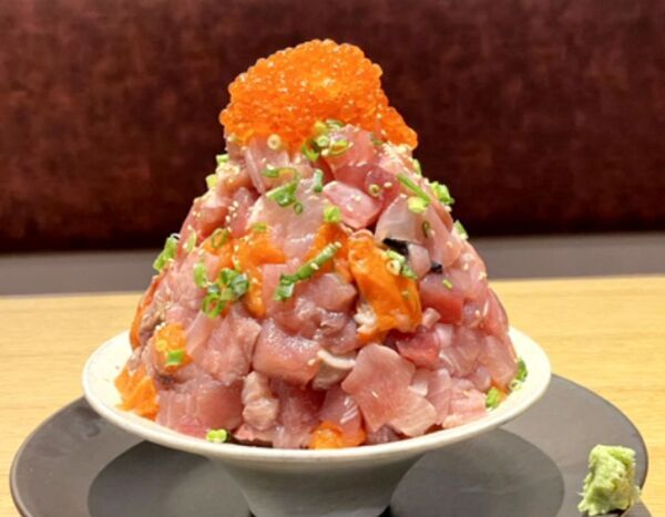 【熱海銀座おさかな食堂】総重量1.5キロオーバーのぶっかけ！デカ盛り海鮮丼が登場！GWは熱海でぶっかけデカ盛りメニューを味わい尽くそう！GWは熱海でぶっかけ！