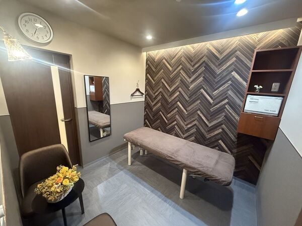 【素肌のクリニック キャロリーヌ　立川店】男性専用施術ルームを設置して、リニューアルオープン