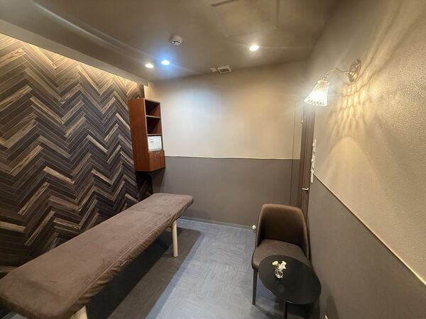 【素肌のクリニック キャロリーヌ　立川店】男性専用施術ルームを設置して、リニューアルオープン