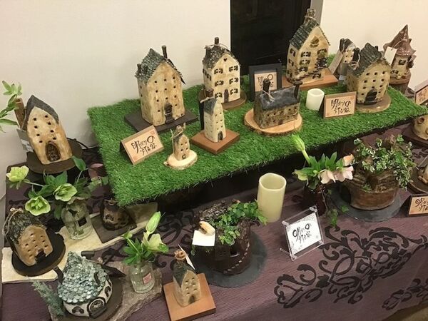 芍薬が彩る春の庭「つくば牡丹園」、いよいよクライマックスへ　水面に浮かぶ「芍薬の花筏(はないかだ)」今年も登場