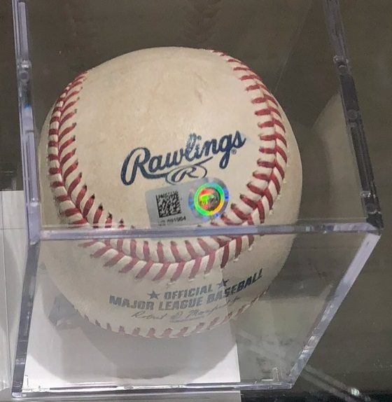 【近鉄百貨店四日市】大谷選手の実投球ボールなどのレアなグッズも登場！日本人メジャーリーガー ミュージアム風ショップ