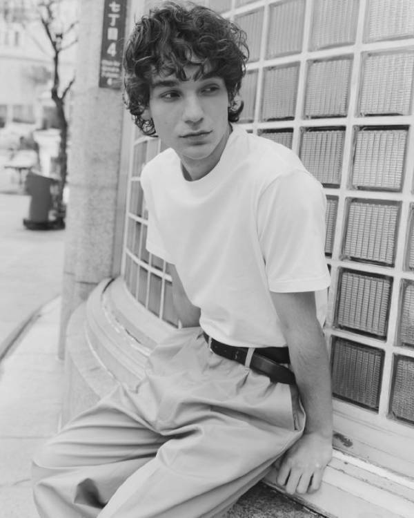 都市の静けさに宿る美しさをまとう、「L'eau bleue」の25SS新作コレクションが登場