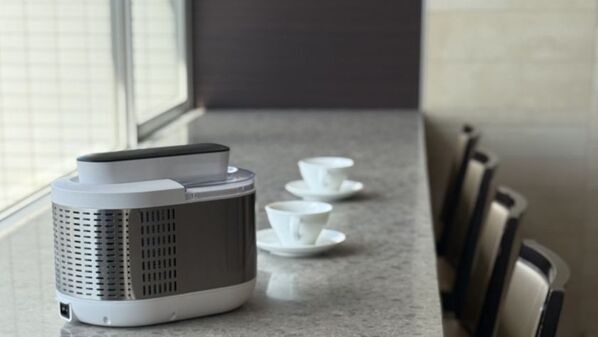 アイスクリーム専門店の美味しさをご家庭で楽しめる。お好きな材料で、作りたい時に。予冷不要、自動で作れる進化系アイスクリームメーカーが登場！