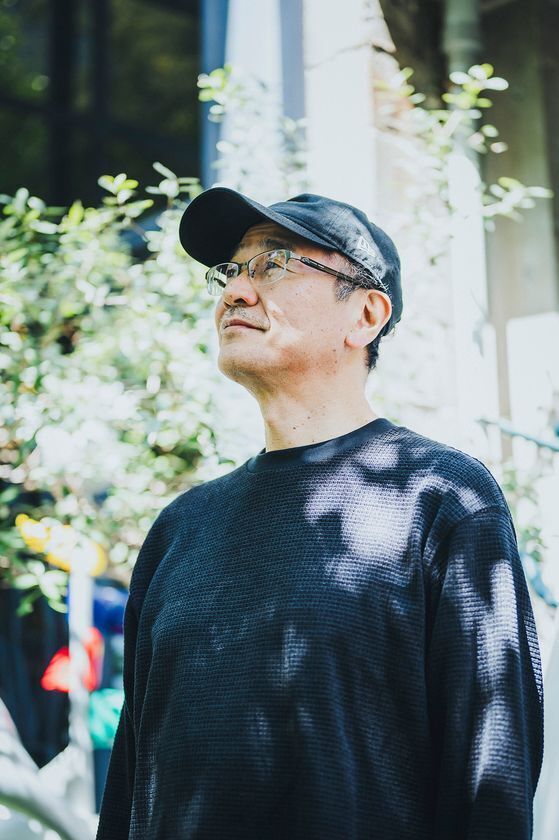 日本ジャズ界が誇るベースのマエストロ・井上陽介　キャリア初のソロプレイ集『Walking Alone』を6/26に発売