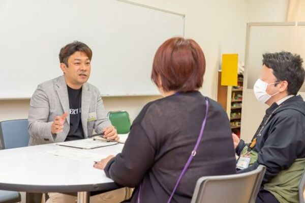 卒アルがなくなるかも、学校カメラマンはもう限界　カメラマンに収入・学校は無料の仕組みが注目集める　6月27日千葉県船橋市にて学校撮影サービス説明会を開催