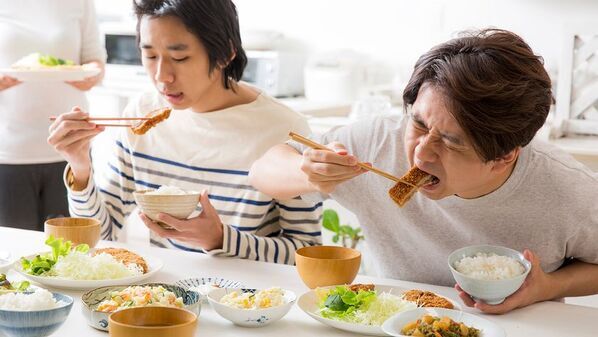 健康寿命を延ばすための「オーラルフレイル」予防についてSHIKIEN公式HPで公開　舌ブラシを活用して日常的に「舌」を意識しませんか？