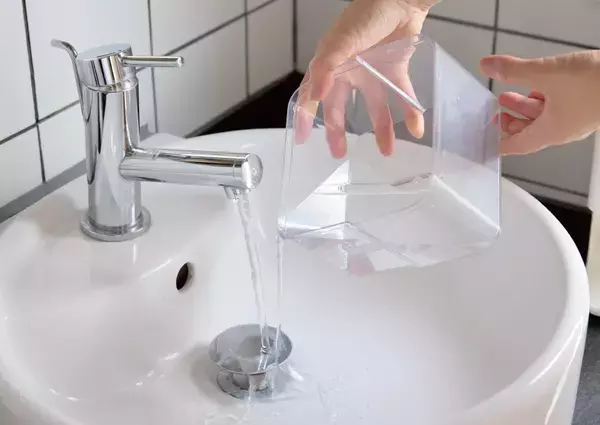 クローゼットや靴箱の湿気取りに！コンパクトで省電力、なのにパワー抜群の「AL COLLE　ミニ除湿機」新発売　～2週間お試しOK「全額返金キャンペーン」を開催～