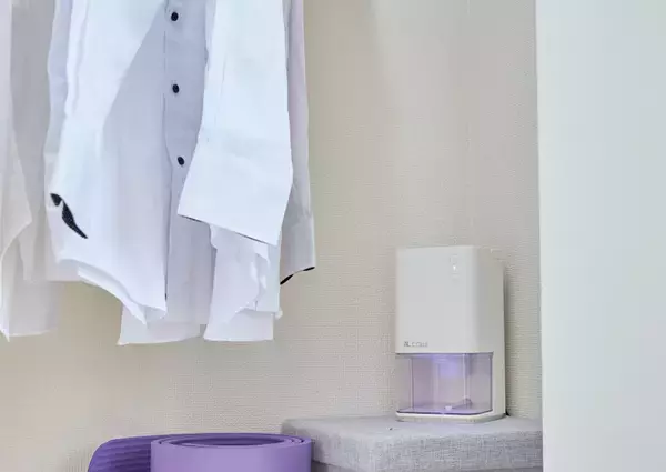 クローゼットや靴箱の湿気取りに！コンパクトで省電力、なのにパワー抜群の「AL COLLE　ミニ除湿機」新発売　～2週間お試しOK「全額返金キャンペーン」を開催～