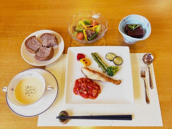 静岡県伊東市のファスティングホテル「アイウェルネス伊豆高原」　伊豆の名産、金目鯛と旬の食材を合わせた“夏メニュー”開始