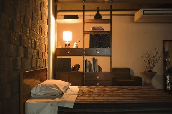 1988年創業の家具店「PACIFIC FURNITURE SERVICE」が組み合わせ自由な木製ウォールシェルフ『System Wall Shelf』を店舗限定で販売開始！