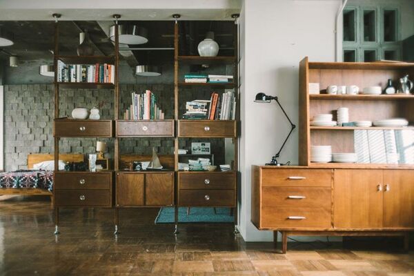 1988年創業の家具店「PACIFIC FURNITURE SERVICE」が組み合わせ自由な木製ウォールシェルフ『System Wall Shelf』を店舗限定で販売開始！