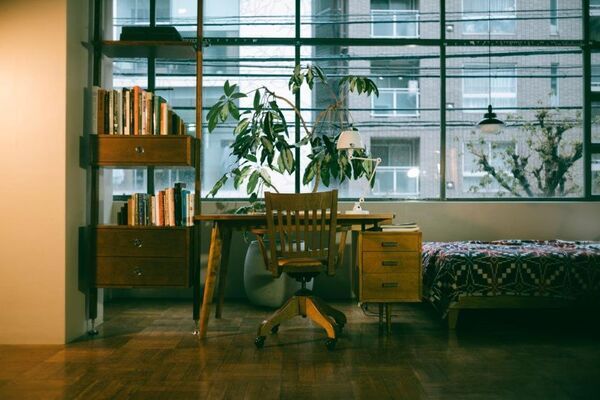 1988年創業の家具店「PACIFIC FURNITURE SERVICE」が組み合わせ自由な木製ウォールシェルフ『System Wall Shelf』を店舗限定で販売開始！