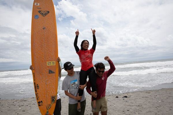 静岡県浜松市で行われたWSL公認大会「SumatranSurfariis Hamamatsu Open Nami Matsuri powered by YAMAMOTO co.,ltd. LQS 1000 / QS2000」最終日　男子はQSの渡辺壱孔とLQSの井上鷹が初優勝　女子はQSが中塩佳那、LQSは田岡なつみが制覇