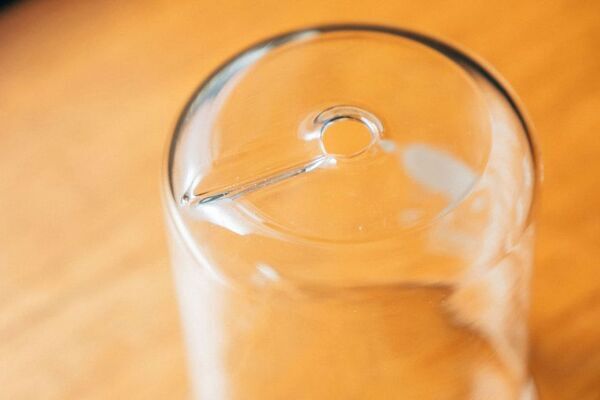 実験用ビーカーが植物用の鉢に！「ビーカーの穴あき鉢」新発売