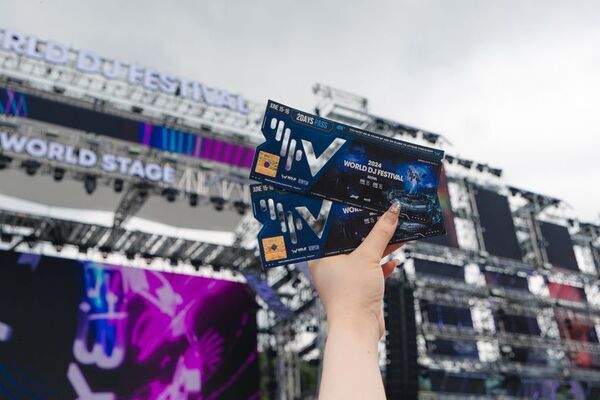 美容外科クリニック「eクリニック」がアジア最大級のEDMフェス「World DJ Festival Japan2025」のオフィシャルスポンサーに就任