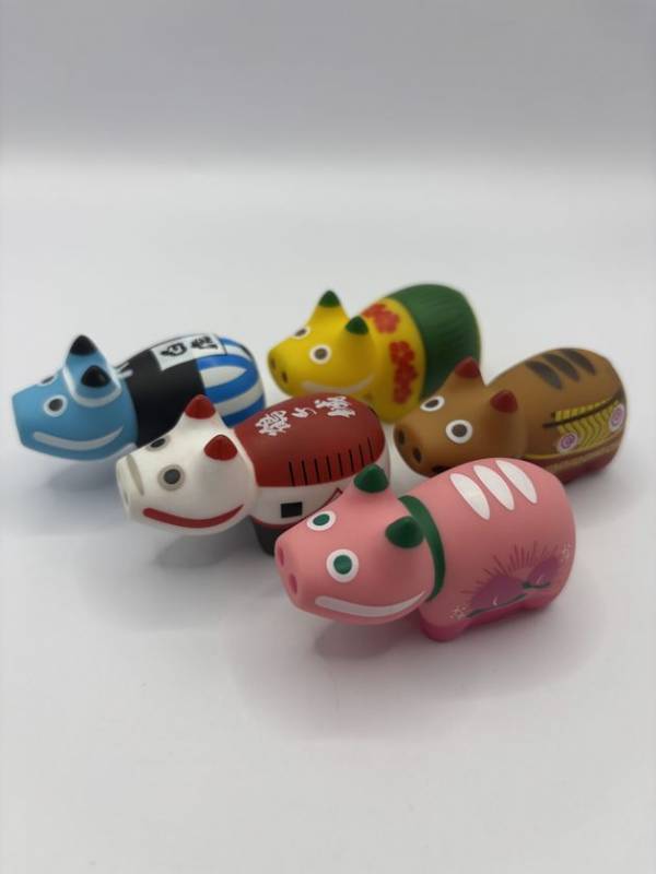 福島各地の“名所・名物”をテーマにした手のひらサイズの赤べこ「福島べこ～ず」5種類を6月13日(金)より順次発売