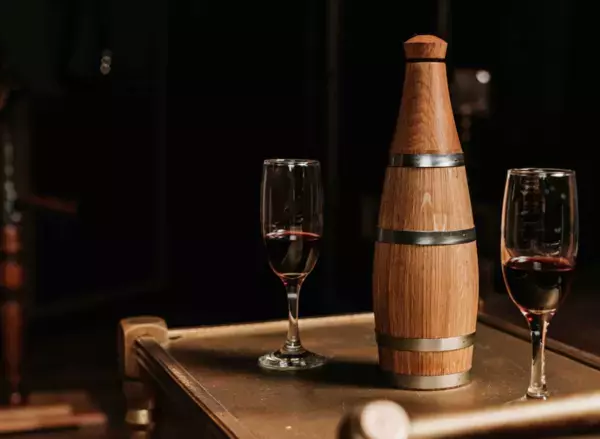 今年の夏は“熟成ハイボール”で乾杯を。ただ割るだけじゃない、自分で「育てる」大人のハイボール体験- TARU HOLIC -の販促強化を実施