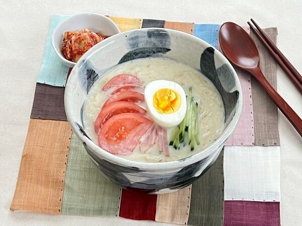 全国500名調査で「約半数がすでに夏バテ症状を感じている」と回答！今年の夏バテ対策にうってつけ！韓国の夏バテ対策料理、豆乳冷麺“コングクス”が日本にも上陸