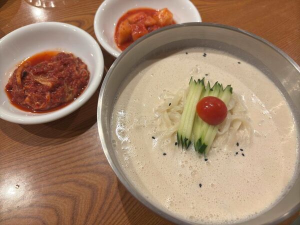 全国500名調査で「約半数がすでに夏バテ症状を感じている」と回答！今年の夏バテ対策にうってつけ！韓国の夏バテ対策料理、豆乳冷麺“コングクス”が日本にも上陸