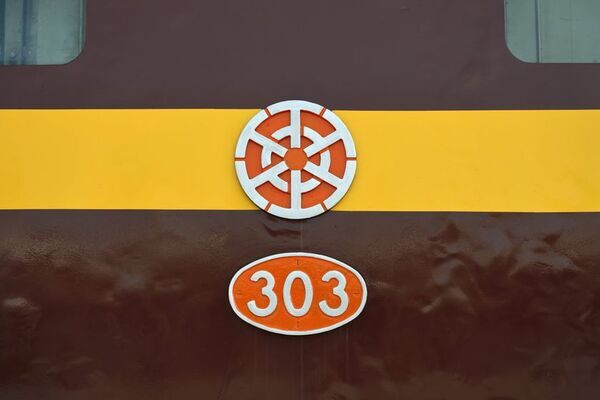 秩父鉄道(埼玉県)×三岐鉄道(三重県)電気機関車コラボ塗装を実施します！