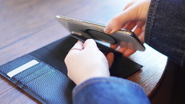 “iPhoneやスマートフォンで使えるMagSafe手帳ケース”「縦置きできる手帳ケース」の予約販売を6/1から実施