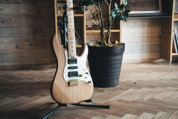 秩父産樹齢100年以上の杉を使用したエレキギター　第75回 全国植樹祭にて展示｜受注受付中　Production by　SCHECTER GUITAR RESEARCH