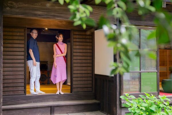 Airbnbが、水原希子、ローラとAkiya Design Projectでのコラボレーションを発表。