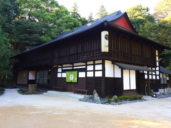 Airbnbが、水原希子、ローラとAkiya Design Projectでのコラボレーションを発表。