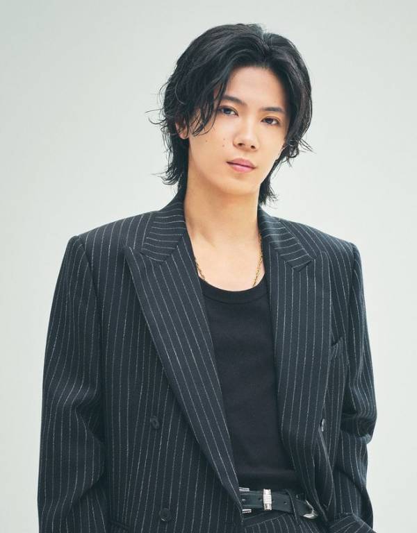 神宮寺勇太、MIKIMOTOの最新キャンペーンに登場！サファイア×デニムで海を想わせる爽やかなルックを披露