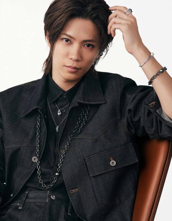 神宮寺勇太、MIKIMOTOの最新キャンペーンに登場！サファイア×デニムで海を想わせる爽やかなルックを披露