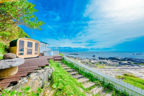 東京からたった1時間半。“離島のような”絶景と澄み切った海を同時に楽しめる、本格的サウナがTHE HOUSE諸磯にてオープン！
