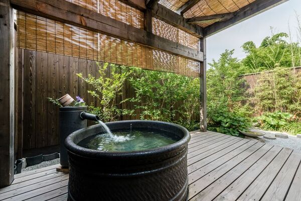 Nazuna 京都、「2025 トラベラーズチョイス」の「B&B、イン」部門に二条城・御所の2施設が選出！