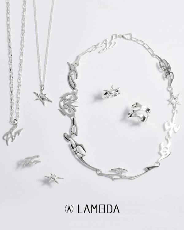 ジュエリーブランドLAMBDA(ラムダ)がグラフィックデザイナー／アーティストGUCCIMAZEとのコラボレーションを発表。GUCCIMAZEのグラフィックがジュエリーとして立体的に表現される初の試み。