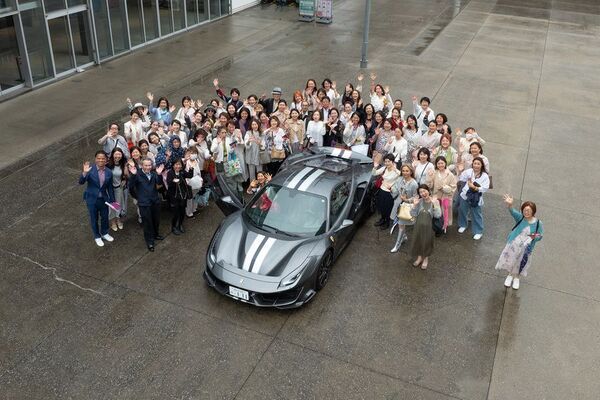 ＜開催レポート＞小熊弥生が5月31日に特別講演会とフェラーリ撮影会に出演！未来を先取りする豊かな時間を提供