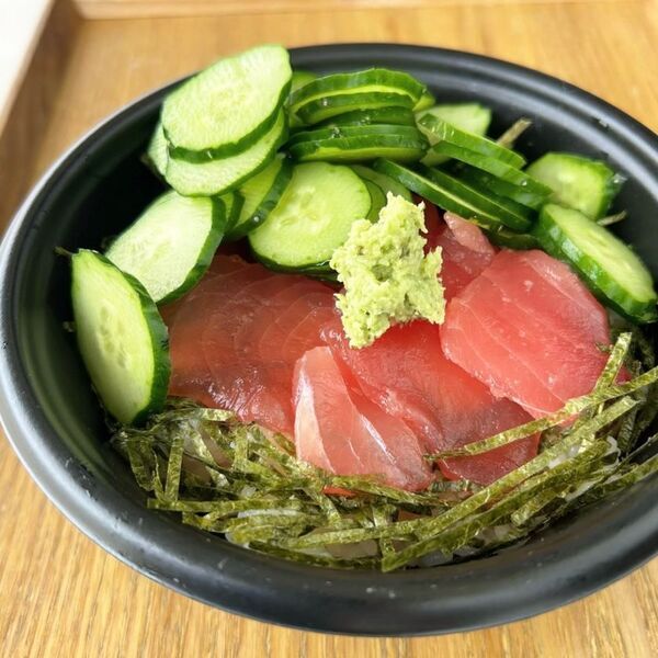 ＼とろろかけ放題！？　きゅうりもスライス放題！？／群馬県渋川市 上州・村の駅内「まぐろ丼屋とと丸」『きゅうりまみれのまぐろとろろ飯』6月14日(土)～7月13日(日) 期間限定販売